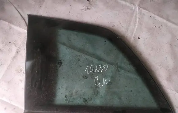 Opel Zafira B Rear side window as3