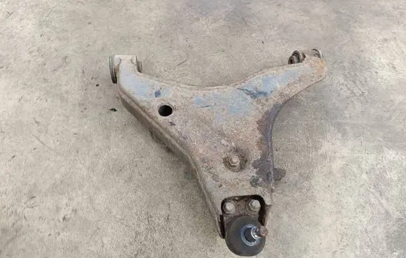 Mitsubishi L200 Front control arm