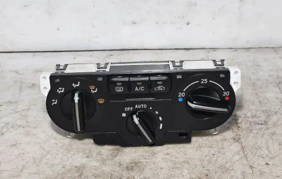 Subaru Impreza II Climate control unit 72311FL050 3B60034700