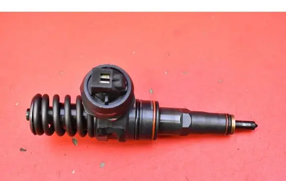 Volkswagen Golf IV Fuel injector 038130073AL