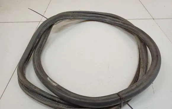 Audi A4 S4 B5 8D Trunk rubber seal (body) 