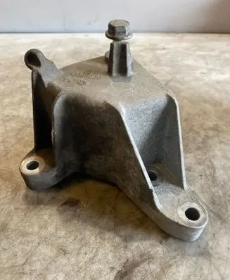 Opel Cascada Gearbox mounting bracket 13395929 V07413