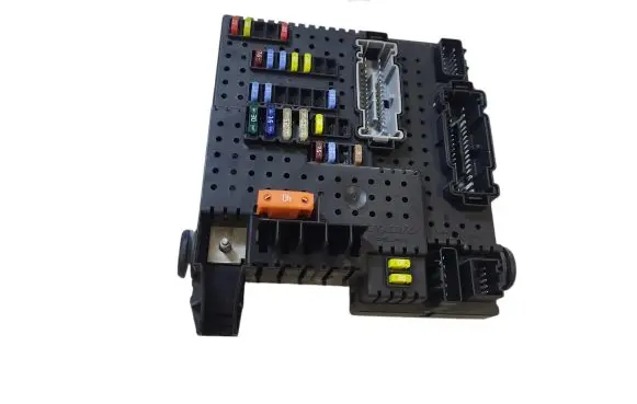 Volvo XC90 Fuse module 28017881 00006617954 30728273