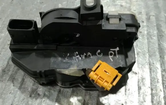 Opel Zafira C Rear door lock 3023880RH3