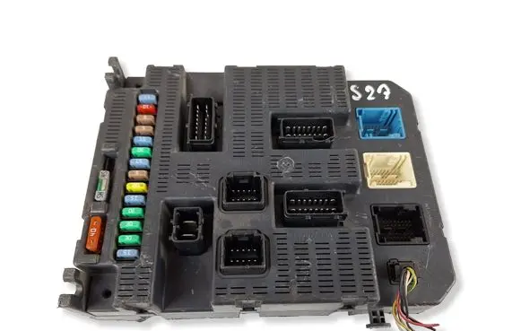 Peugeot 307 Fuse module 9663798280