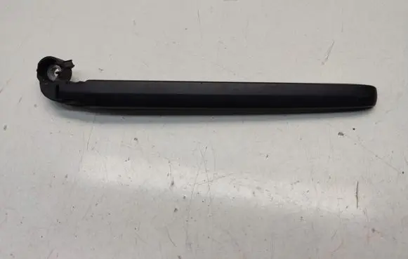 Rear wiper blade arm