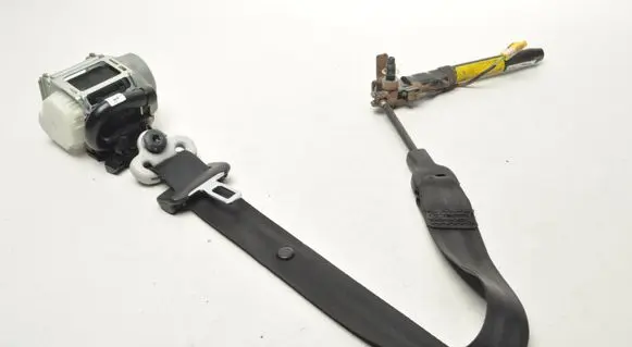 Fiat 500X Front seatbelt 07356315960