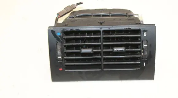 BMW 5 E39 Dash center air vent grill 8376150