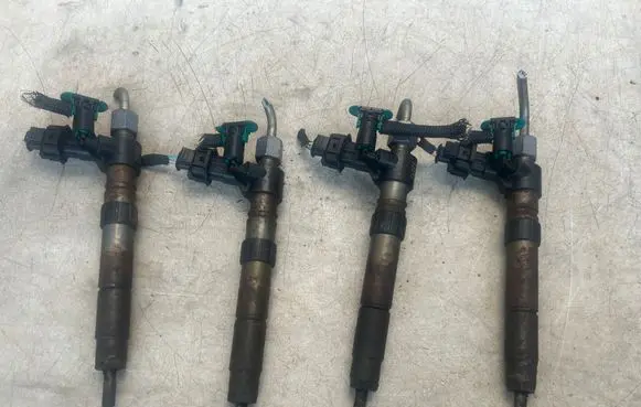 Ford Focus Fuel injectors set 0445115025