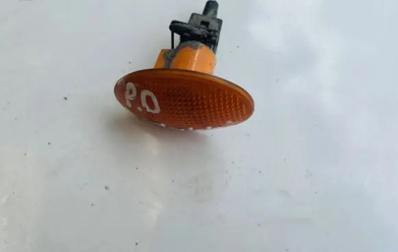 Ford Mondeo MK I Front fender indicator light