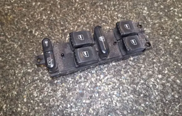 Volkswagen PASSAT B5.5 Electric window control switch 1J4959857D