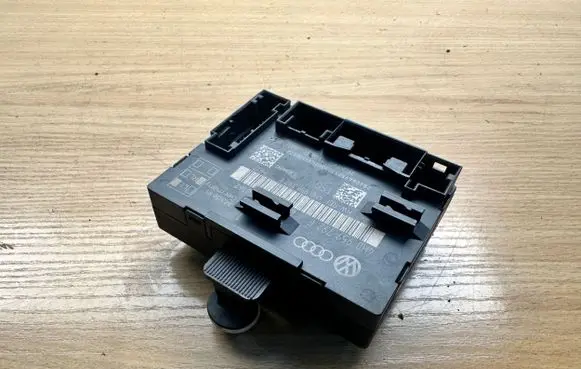 Volkswagen Touareg II Door control unit/module 4H0959792F