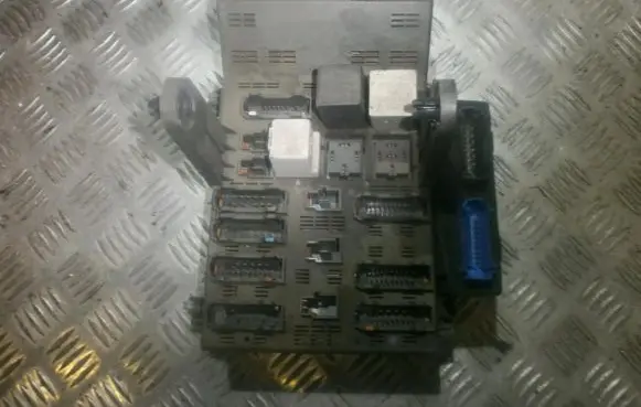 Renault Laguna I Fuse box set 7700821586