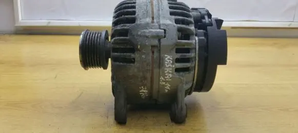 Nissan Qashqai Generator/alternator 0124525140