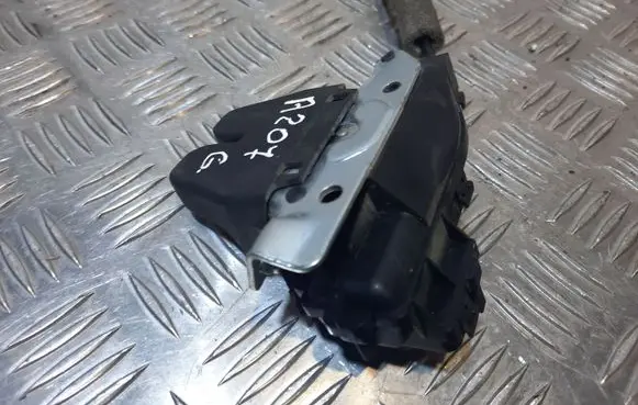 Mercedes-Benz E A207 Loading door lock A2047500185