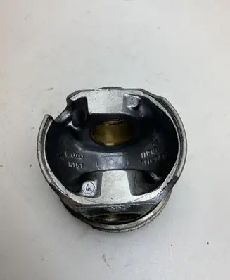 Volkswagen PASSAT B6 Piston 81L97A8