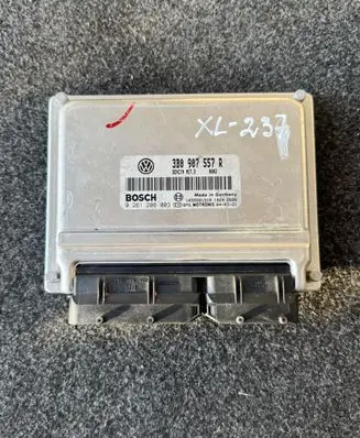 Volkswagen PASSAT B5.5 Engine control unit/module 3B0907557R 1039S01318 0261208003