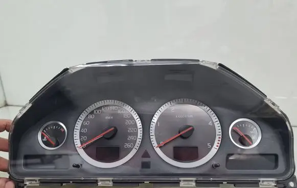 Volvo XC70 Speedometer (instrument cluster) 30728791 69594780T 8602026