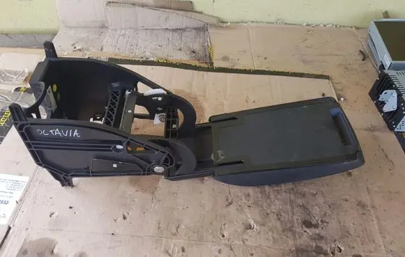 Skoda Octavia Mk3 (5E) Armrest