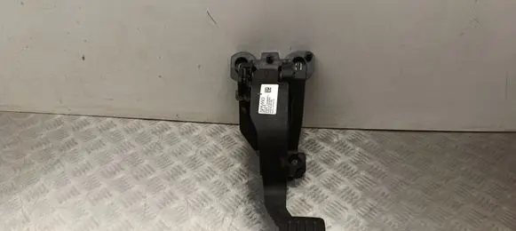 Volvo XC40 Clutch pedal 32212376