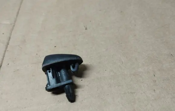 Peugeot 308 Windshield washer spray nozzle 