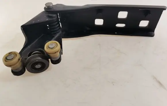 Renault Trafic III (X82) Sliding door middle roller runner 777650730R 93451714