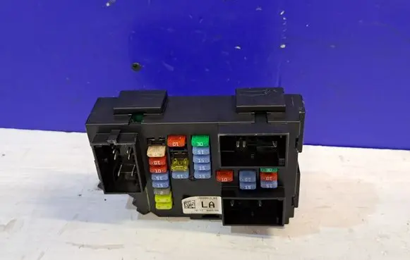 Chevrolet Tahoe Fuse module 15839517