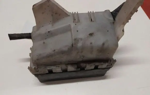 Nissan Almera N16 Fuse module