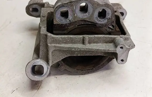 Mazda CX-5 Engine mounting bracket DA52W5F2AW2