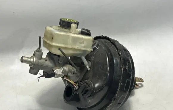 Mercedes-Benz C W203 Brake booster A0054303830
