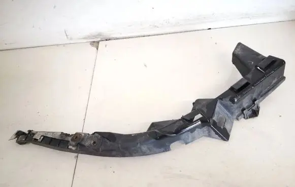 Volkswagen PASSAT B5 Front bumper mounting bracket 3b0807050b