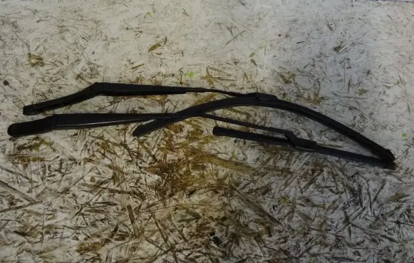Seat Ibiza IV (6J,6P) Front wiper blade arm 6J1955409