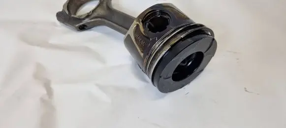 Saab 9-3 Ver2 Piston with connecting rod