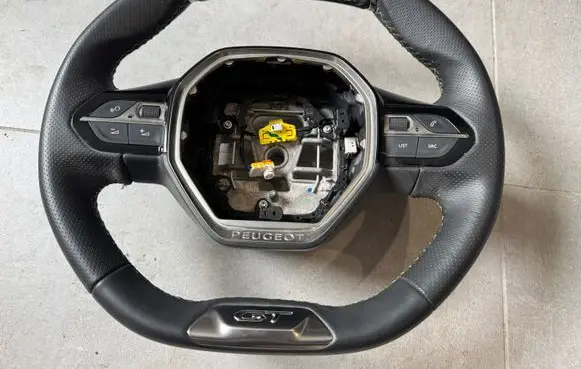 Peugeot 2008 II Steering wheel