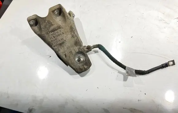 BMW 5 E60 E61 Engine mounting bracket 6770534-02