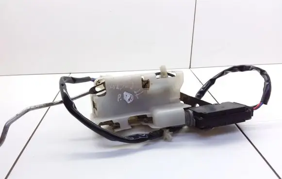 Mazda 323 F Front door lock