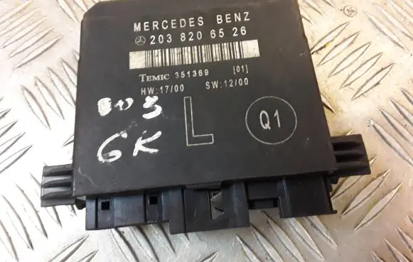 Mercedes-Benz C W203 Door control unit/module 2038206526 A2038206526
