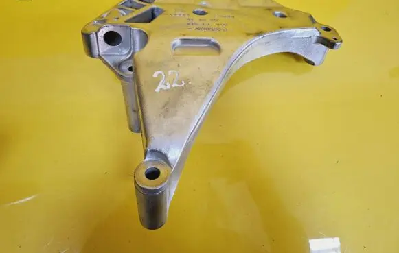Skoda Superb B5 (3U) Engine mounting bracket 03L199207