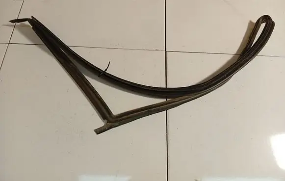 Volkswagen Bora Rubber seal front coupe door 