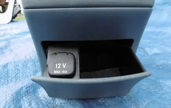 Mercedes-Benz E W211 Glove box set GNIAZDO12V
