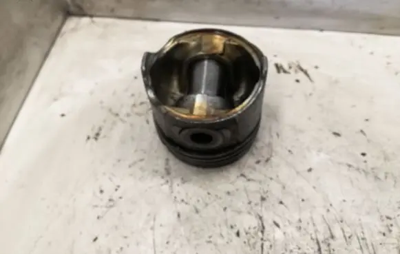 Renault Trafic II (X83) Piston 
