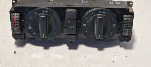 Mercedes-Benz C W202 Climate control unit 2028300485