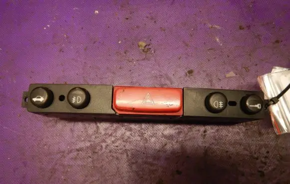 Alfa Romeo 147 Hazard light switch 735266925