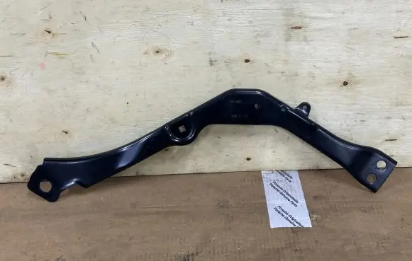 Top upper radiator support slam panel