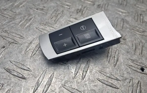 Steering wheel buttons/switches