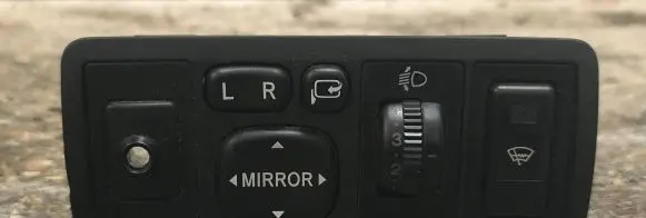 Toyota Avensis T250 Wing mirror switch