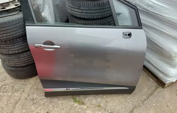 Renault Captur Front door