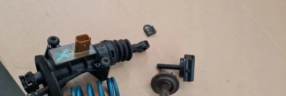 Clutch slave cylinder