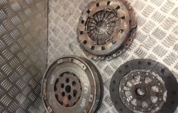 BMW 1 E81 E87 Clutch set kit 7524497 7568006