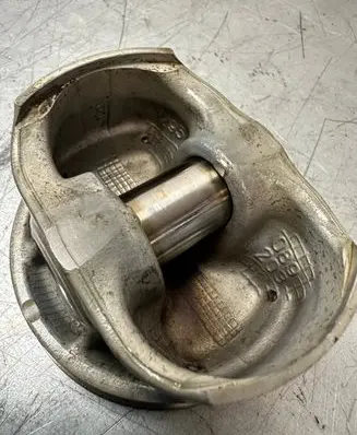 BMW 6 F06 Gran coupe Piston 89L106